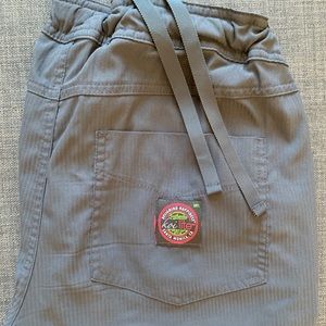 KOI LITE scrub set in graphite